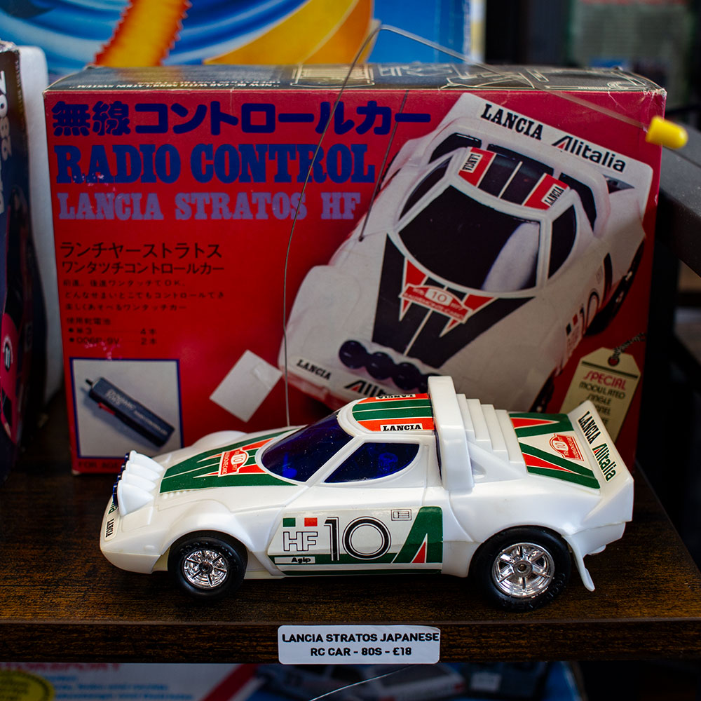ホビーラジコン LANCIA STRATOS TURBO RADIO CONTROL CAR The 70s SONIC CONTROLLED Lancia Stratos Turbo RC Car! - YouTube