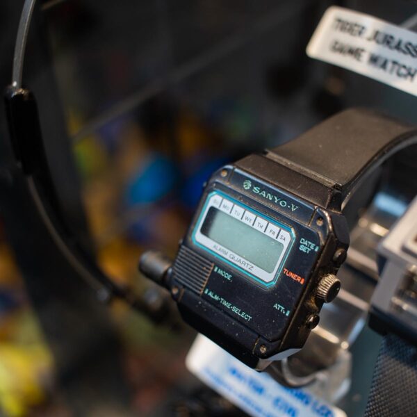 Sanyo R100P Radio LCD Watch - With Headphones