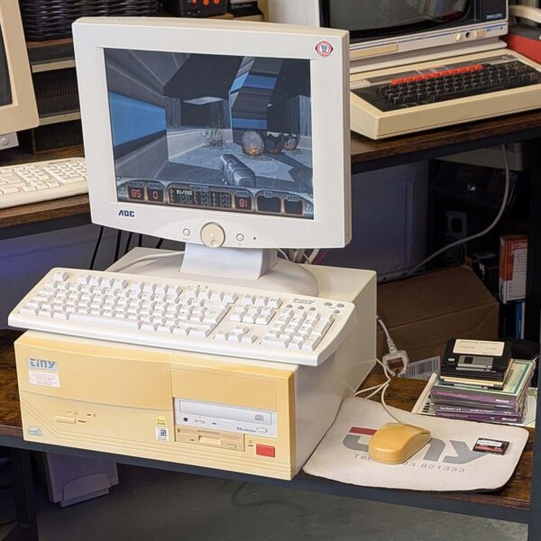 Tiny Computers Windows 98 PC